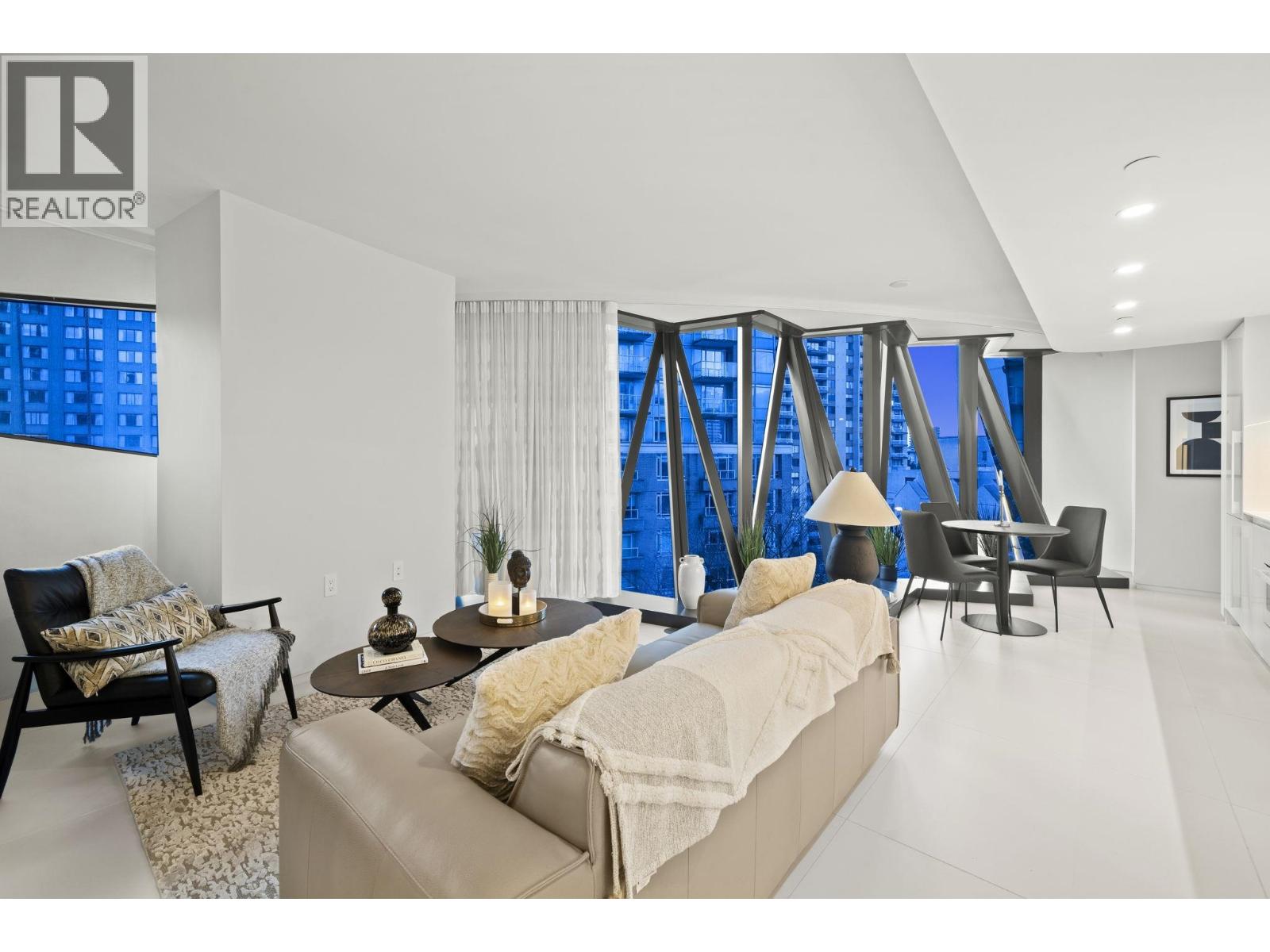 703 1033 NELSON STREET