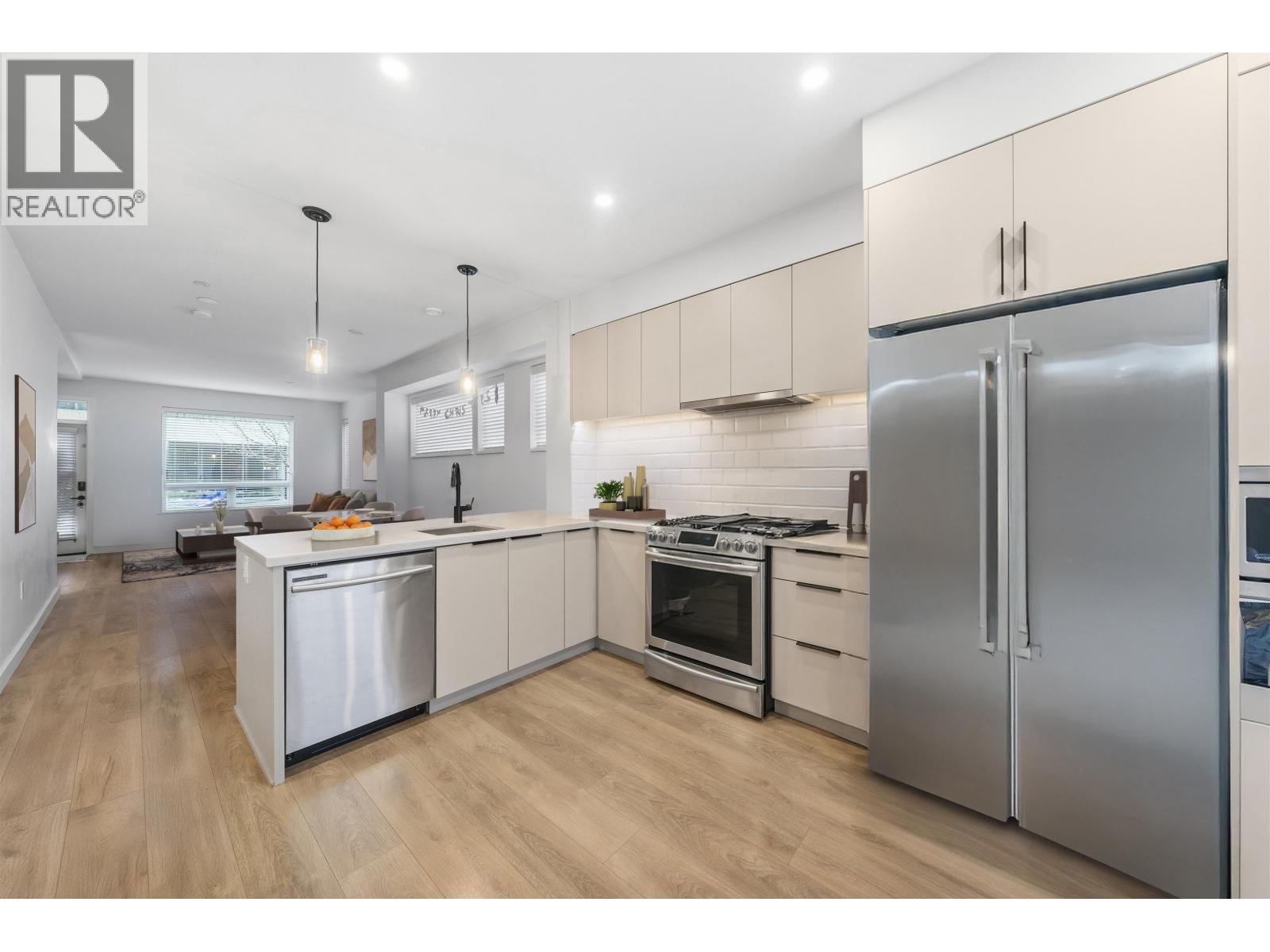 601 3021 ST GEORGE STREET