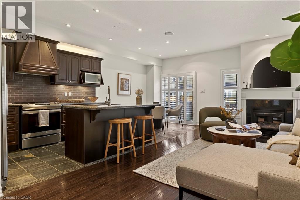 84 FOREST VALLEY Crescent