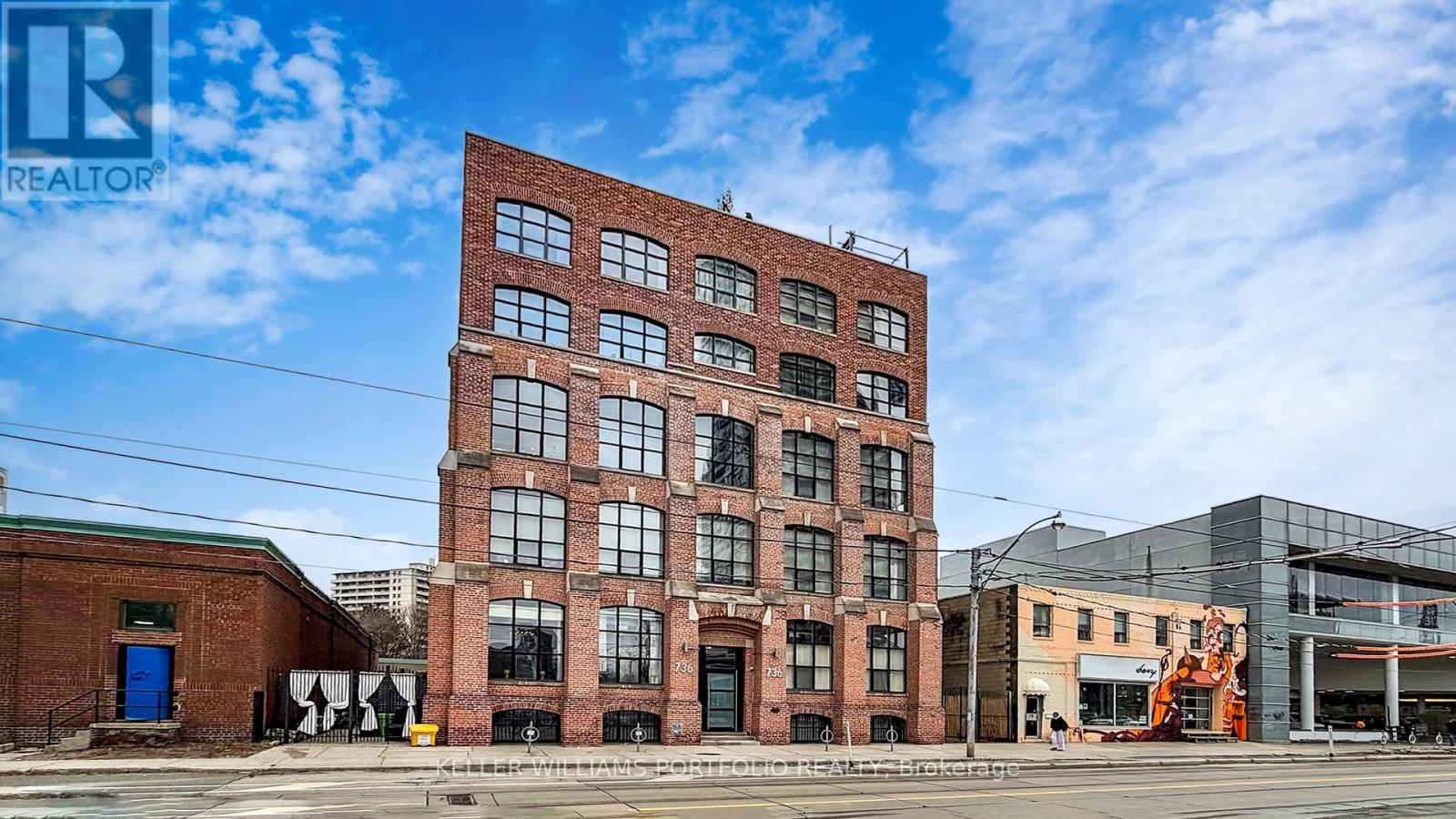 401 - 736 DUNDAS STREET E