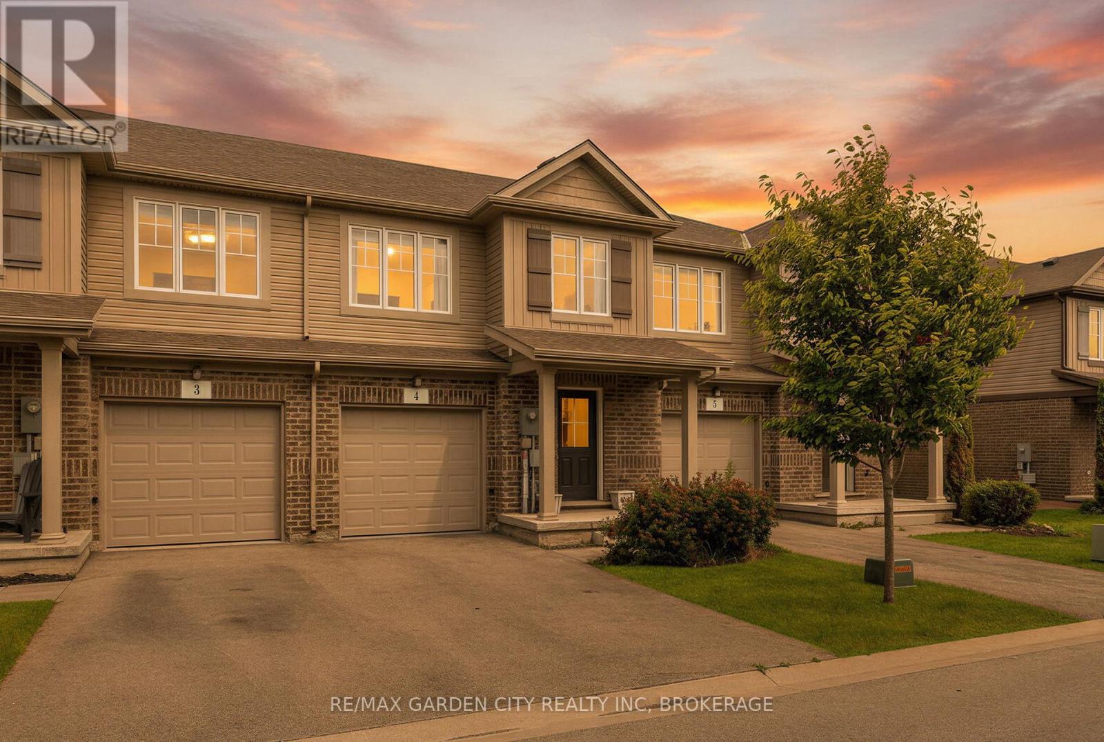 4 - 340 PROSPECT POINT ROAD N