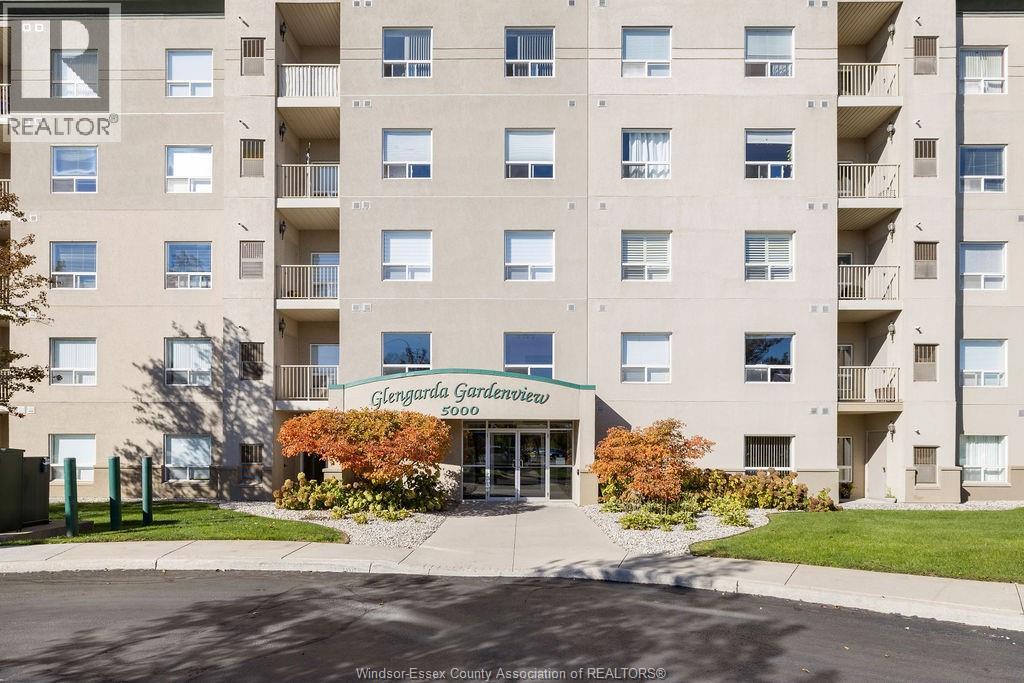 5000 WYANDOTTE STREET East Unit# 311