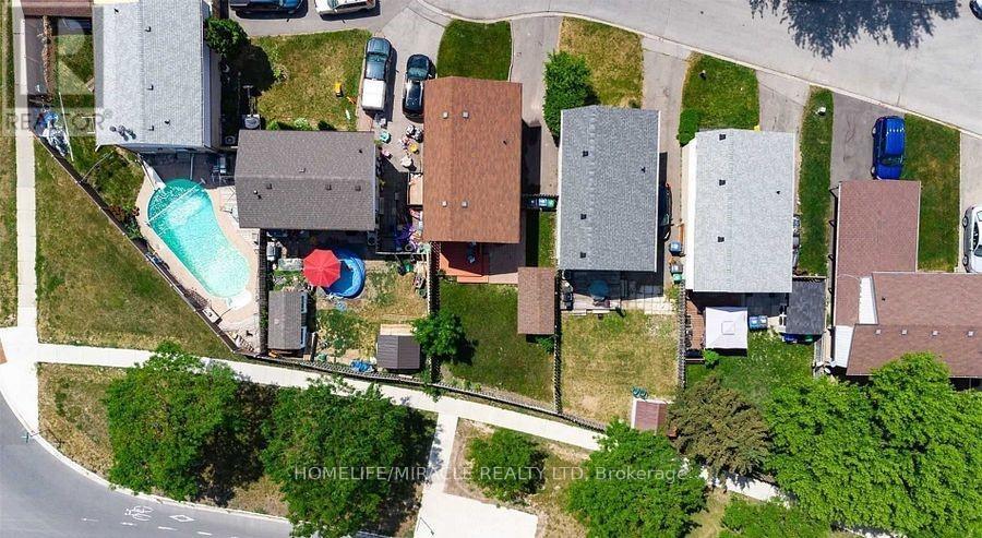 12 HUCKLEBERRY SQUARE