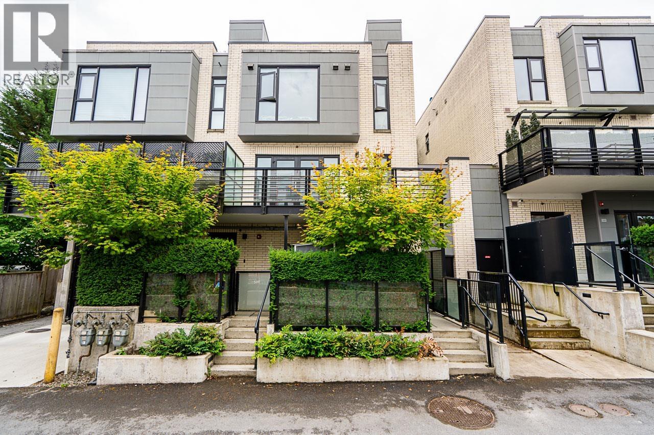 2 589 W KING EDWARD AVENUE