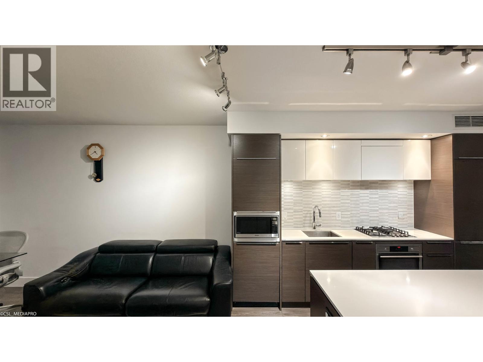 1108 5233 GILBERT ROAD