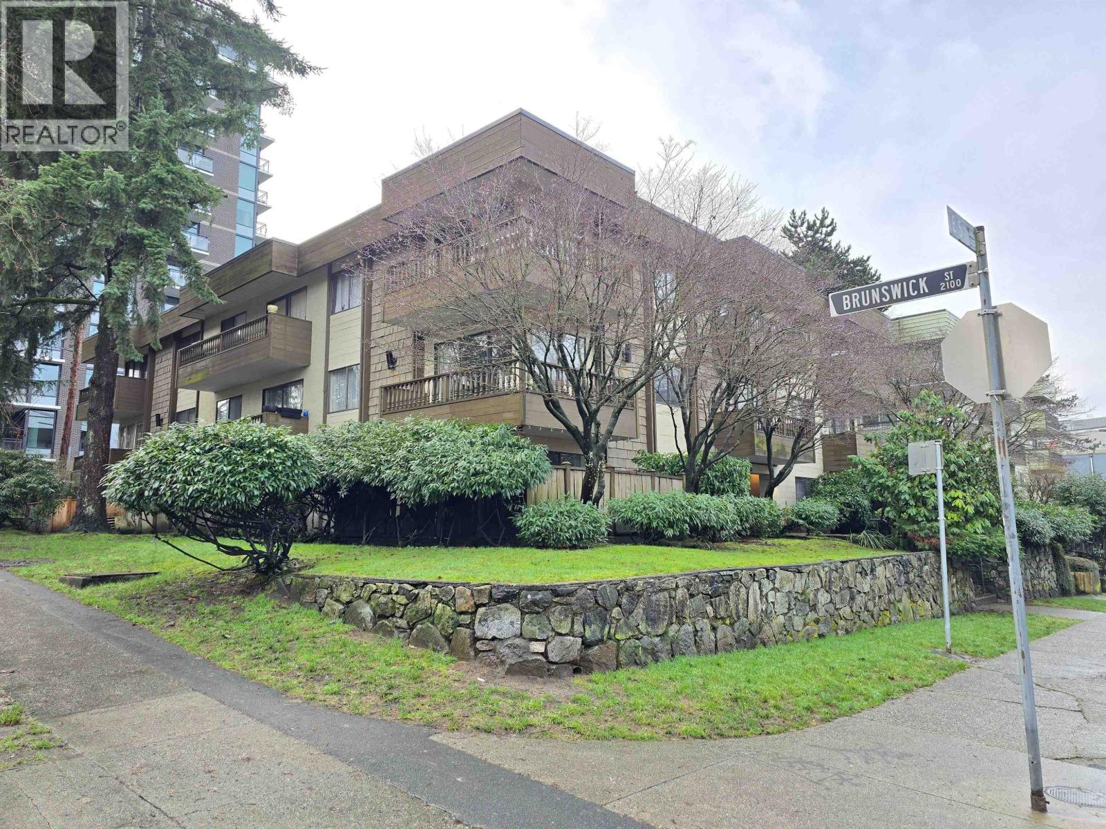 207 350 E 5TH AVENUE