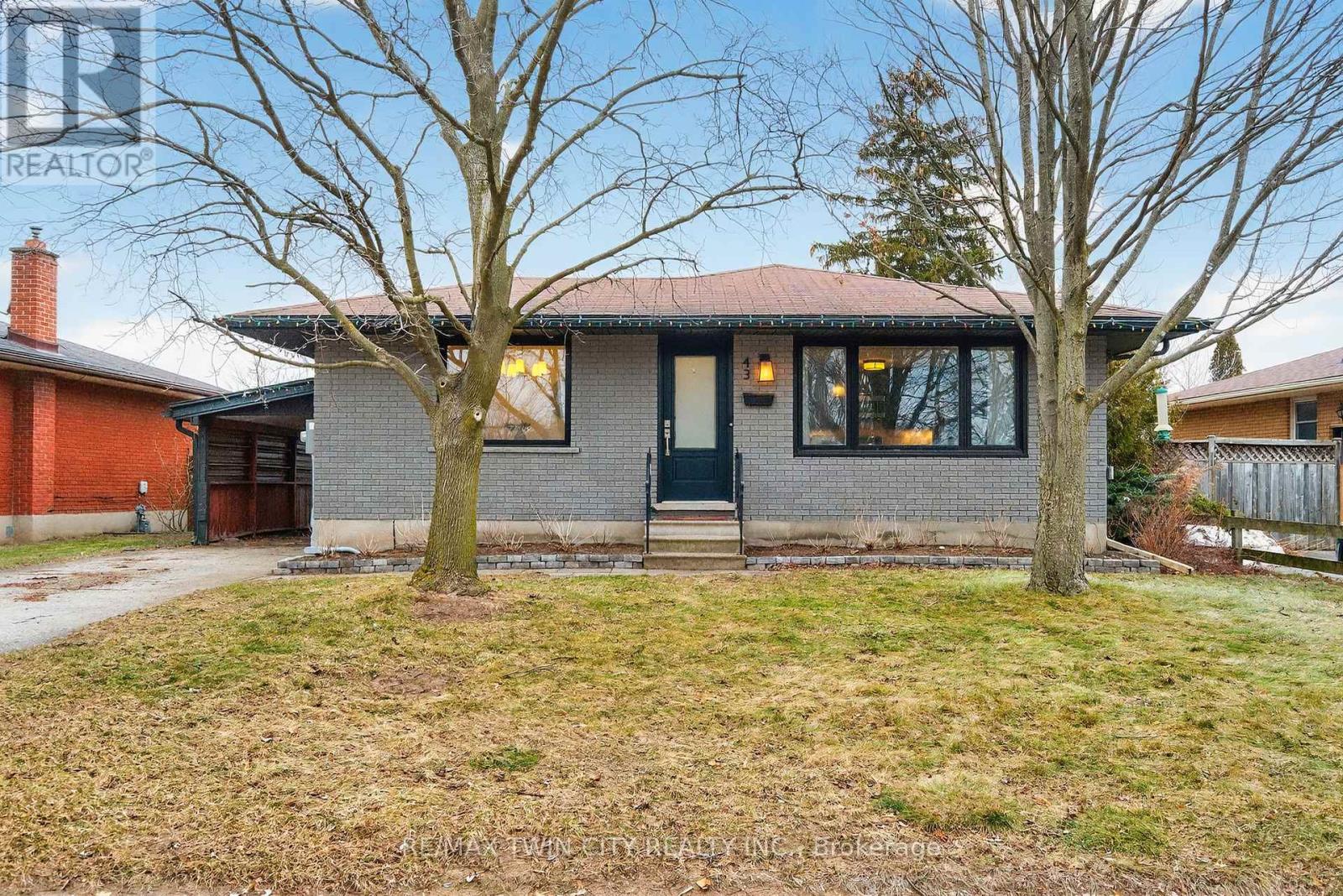 43 BLUERIDGE CRESCENT