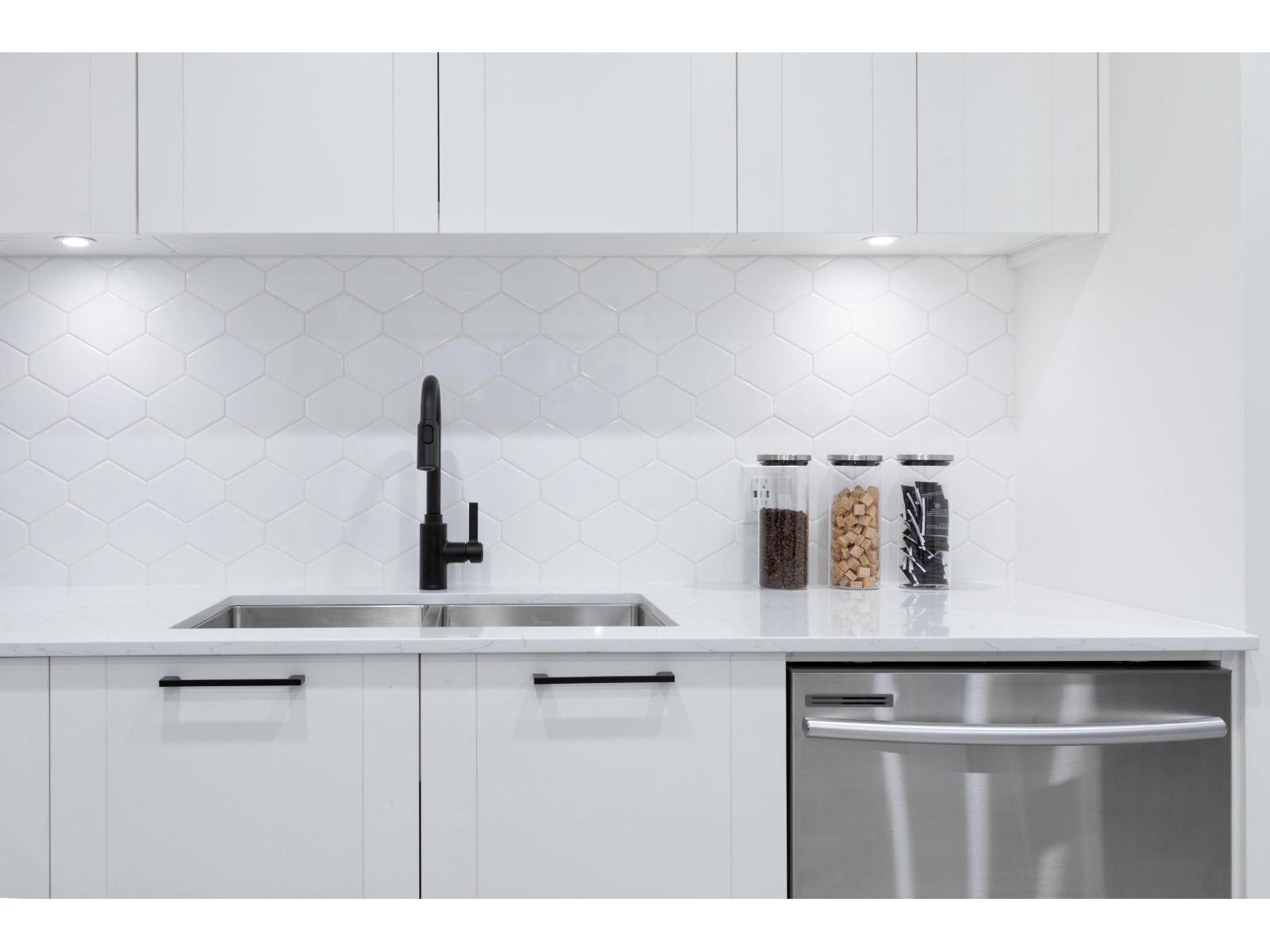 B605 20078 85 AVENUE