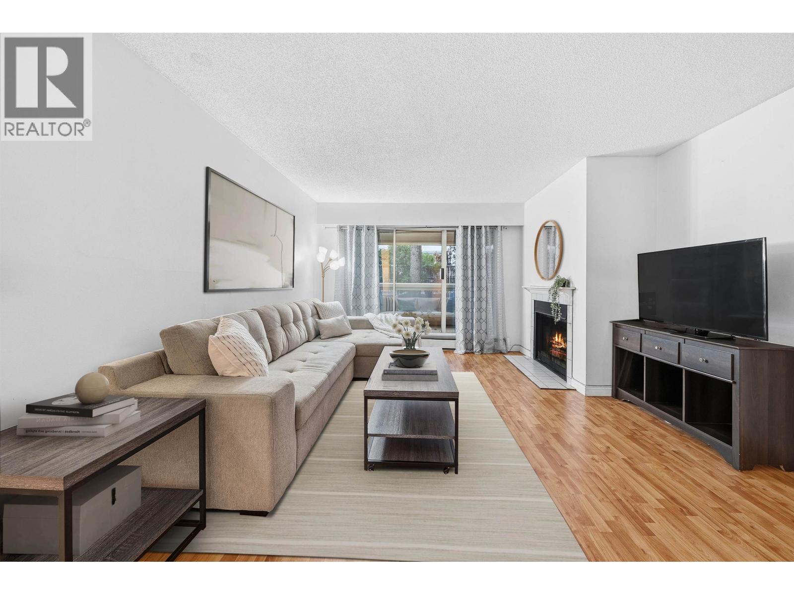 105 932 ROBINSON STREET