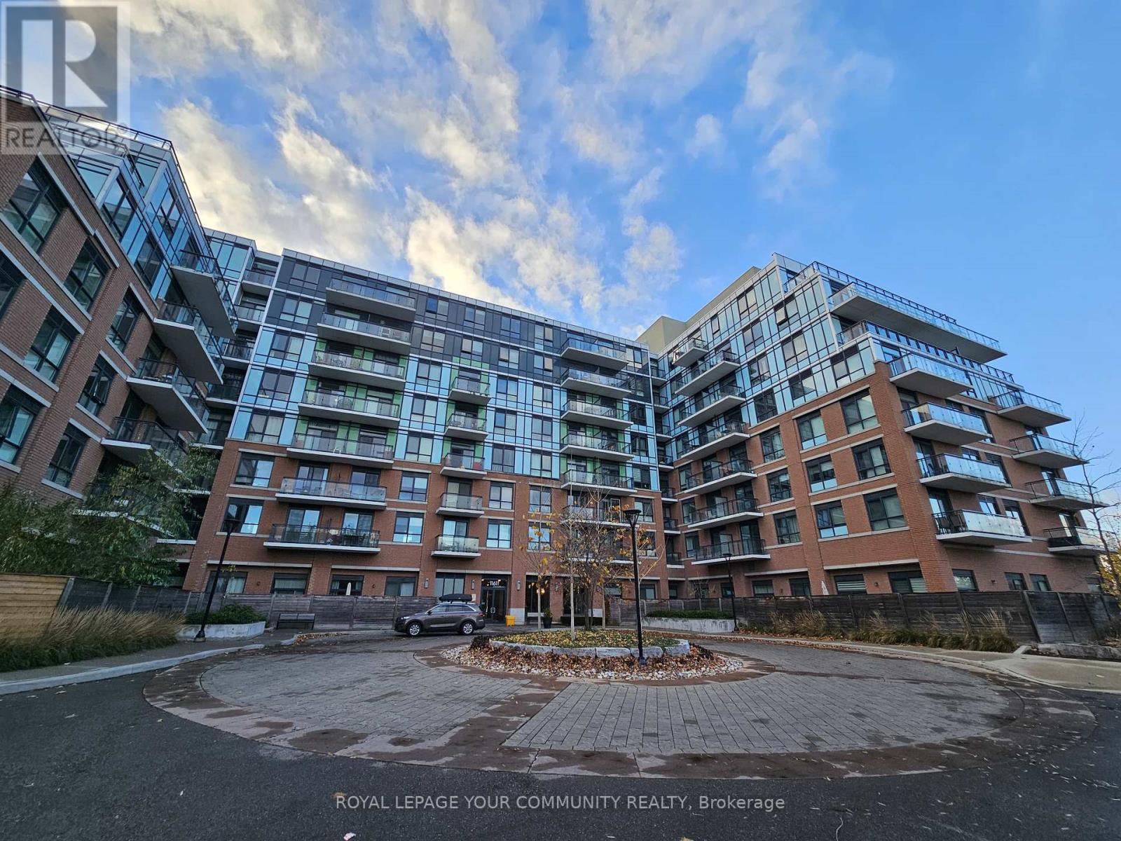 726 - 11611 YONGE STREET