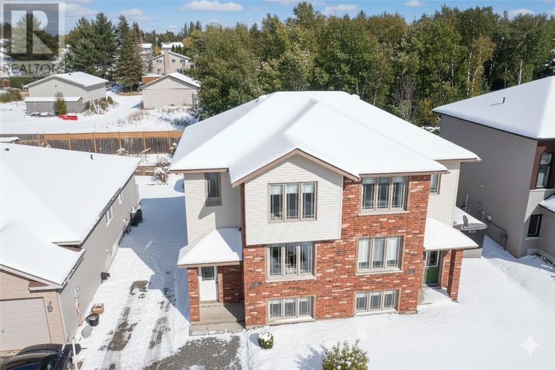 156 Eclipse Crescent