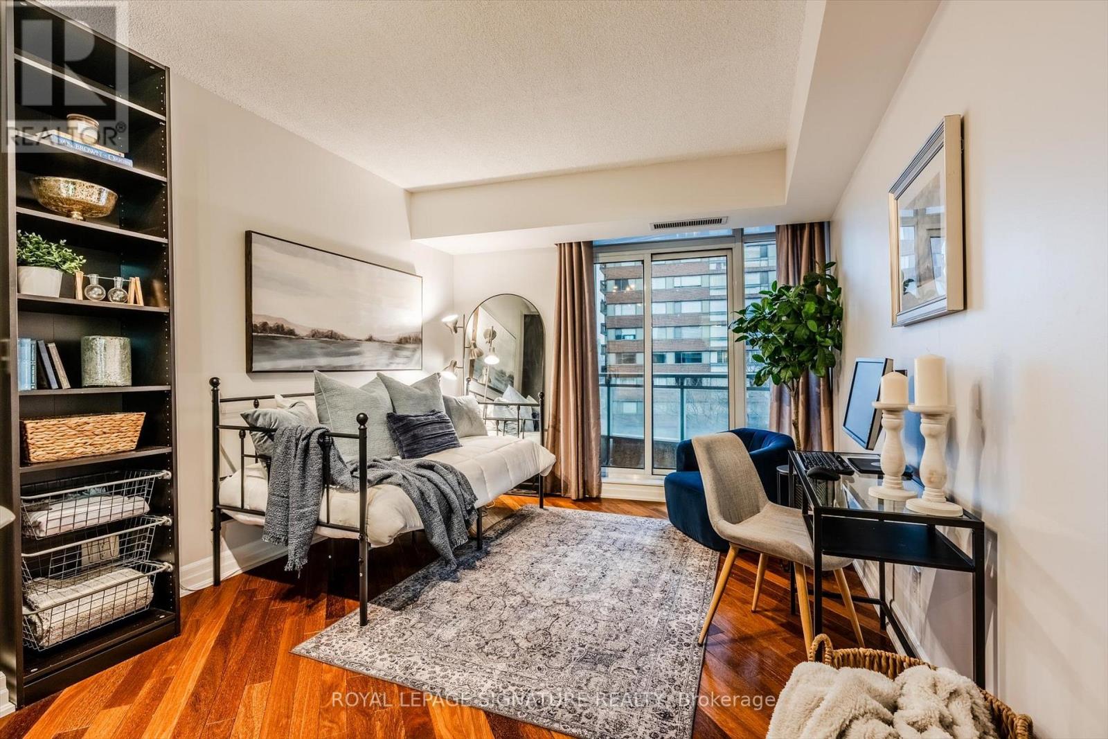 709 - 8 SCOLLARD STREET