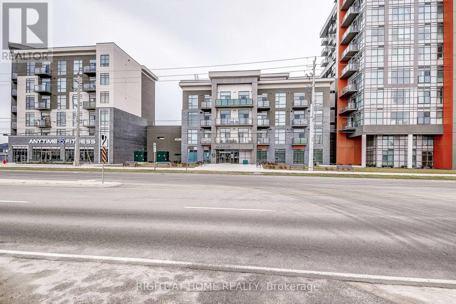 604 - 470 DUNDAS STREET E