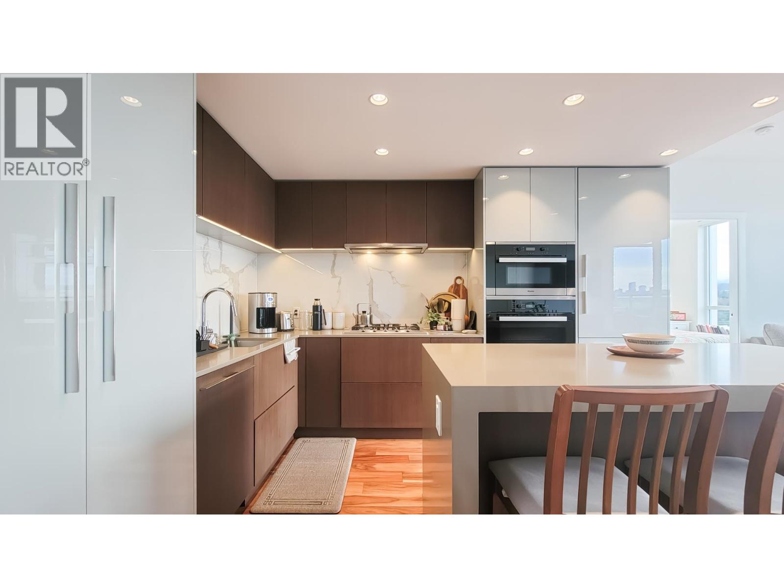 1302 1632 LIONS GATE LANE