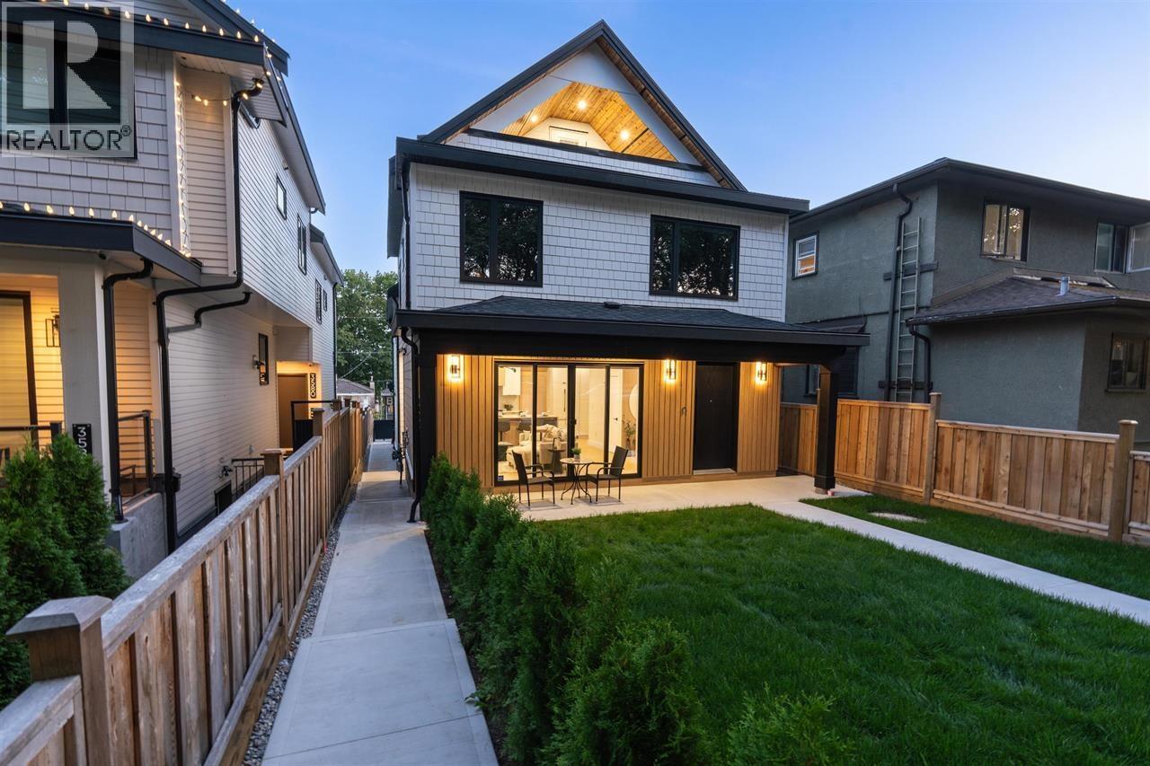 2 3576 E PENDER STREET