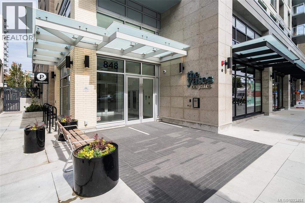 1105 848 Yates St