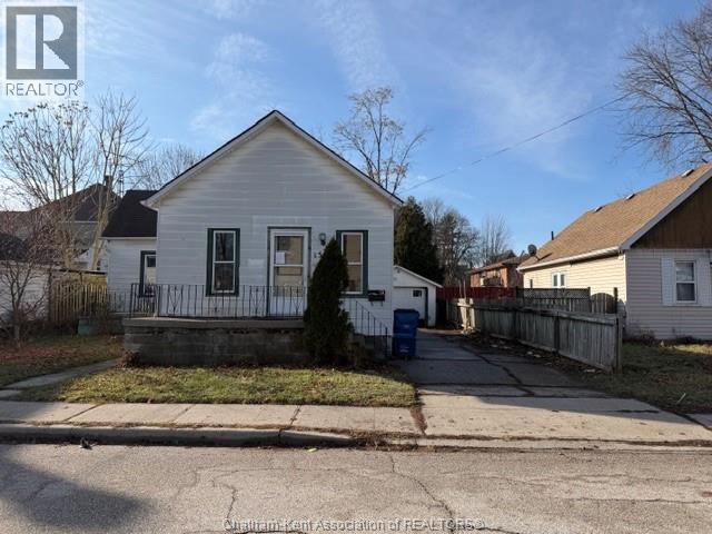 136 Adelaide STREET South