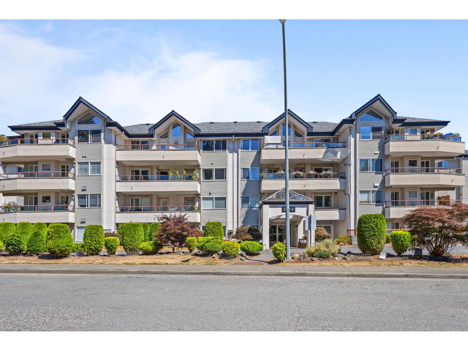 206 2526 LAKEVIEW CRESCENT
