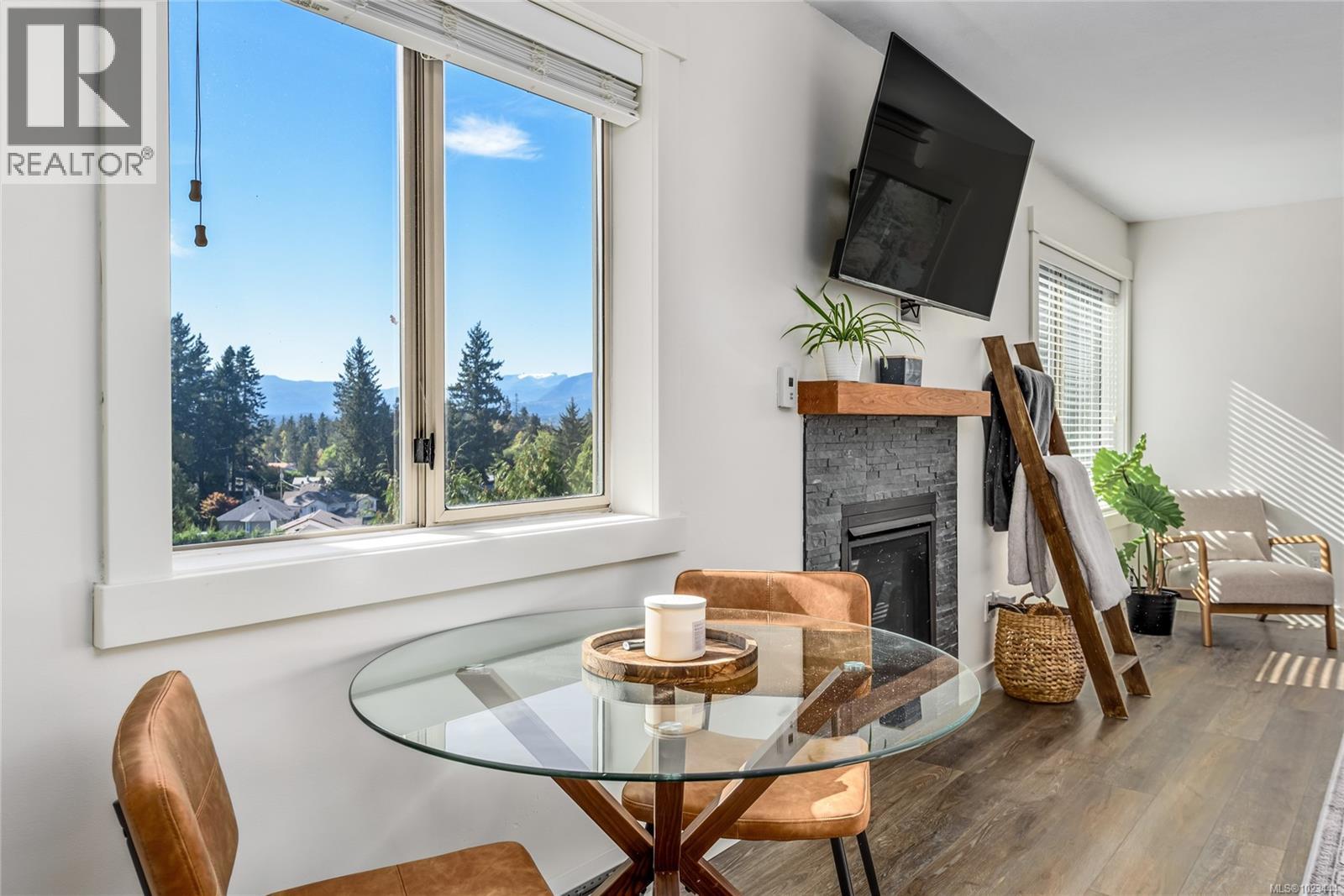 304 4685 Alderwood Pl