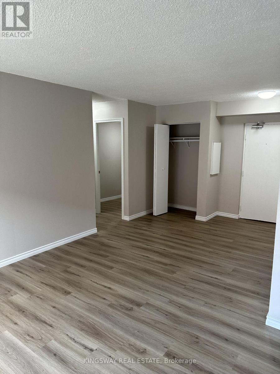 102 - 185 LISGAR AVENUE