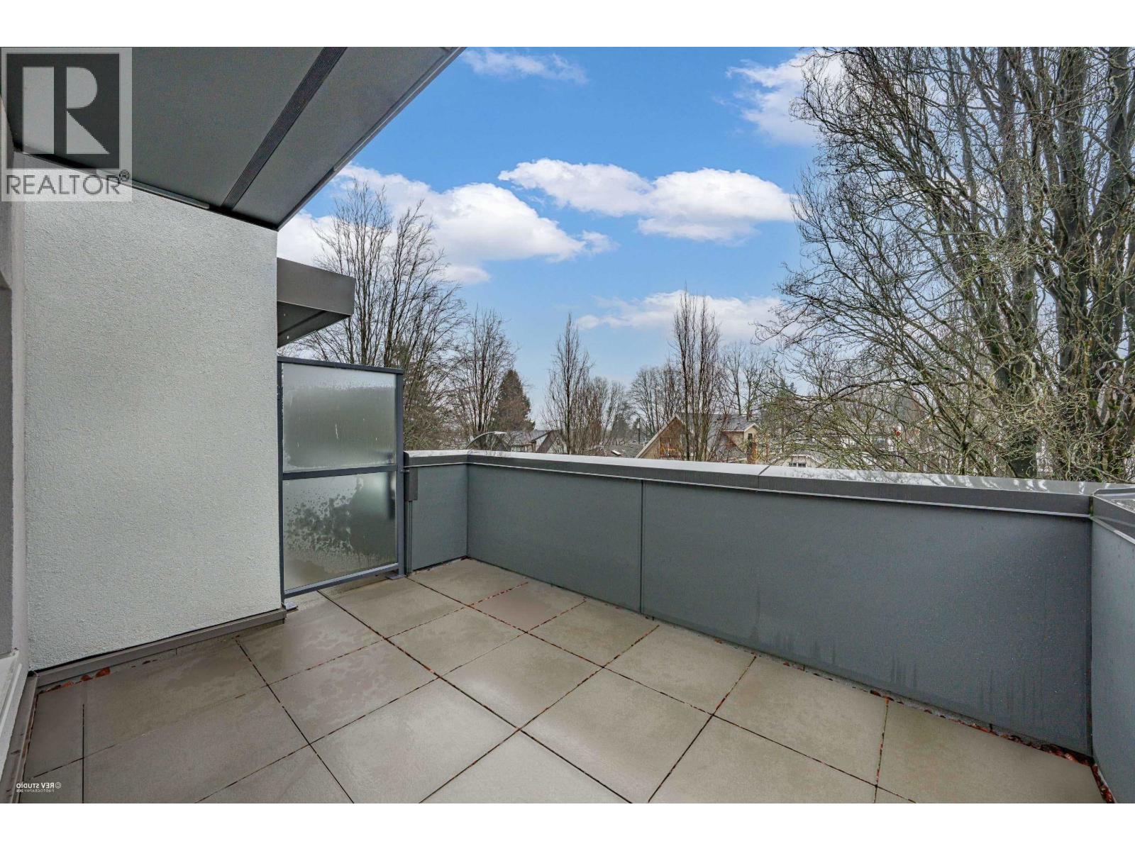 202 2075 E 1ST AVENUE