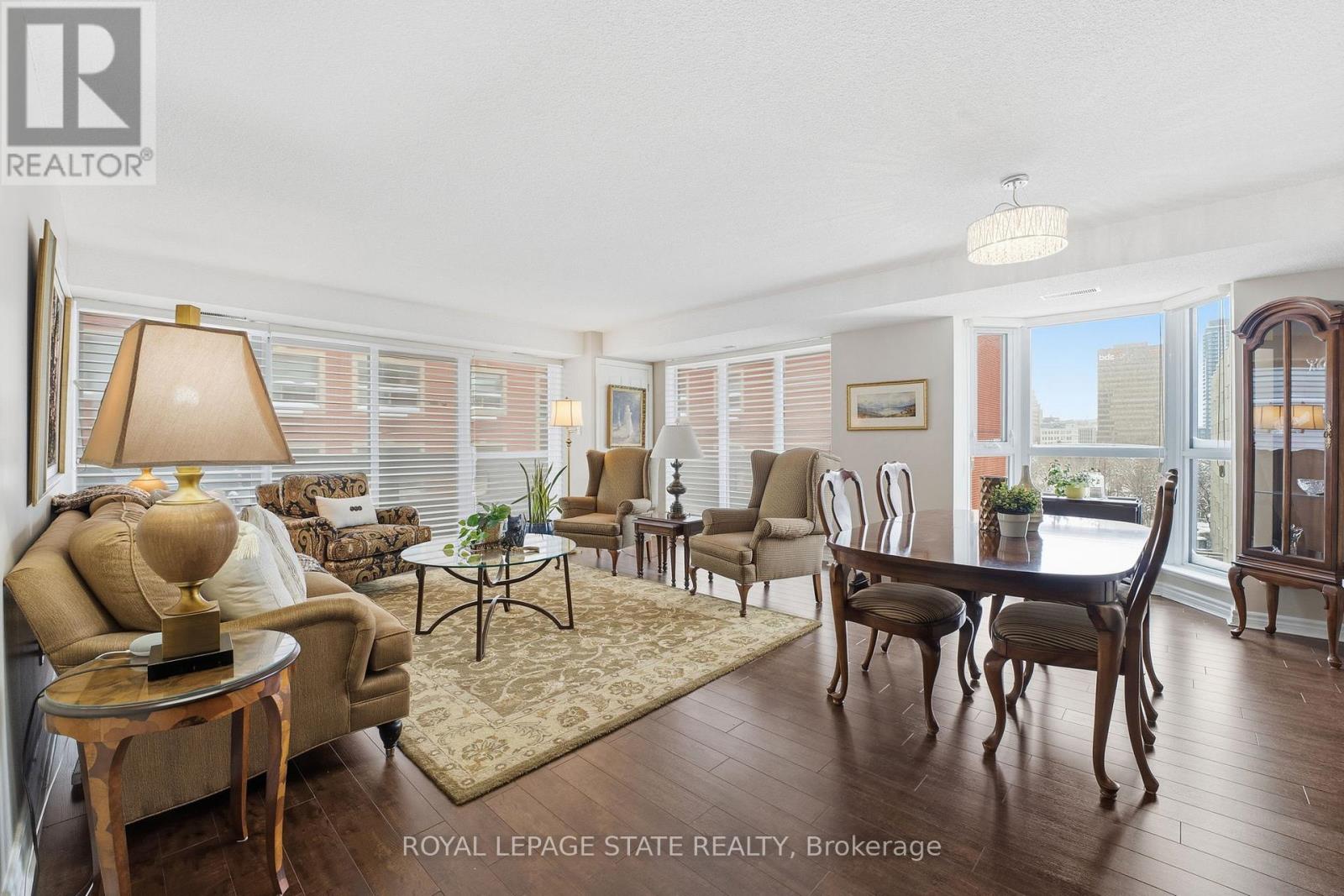 5E - 67 CAROLINE STREET S