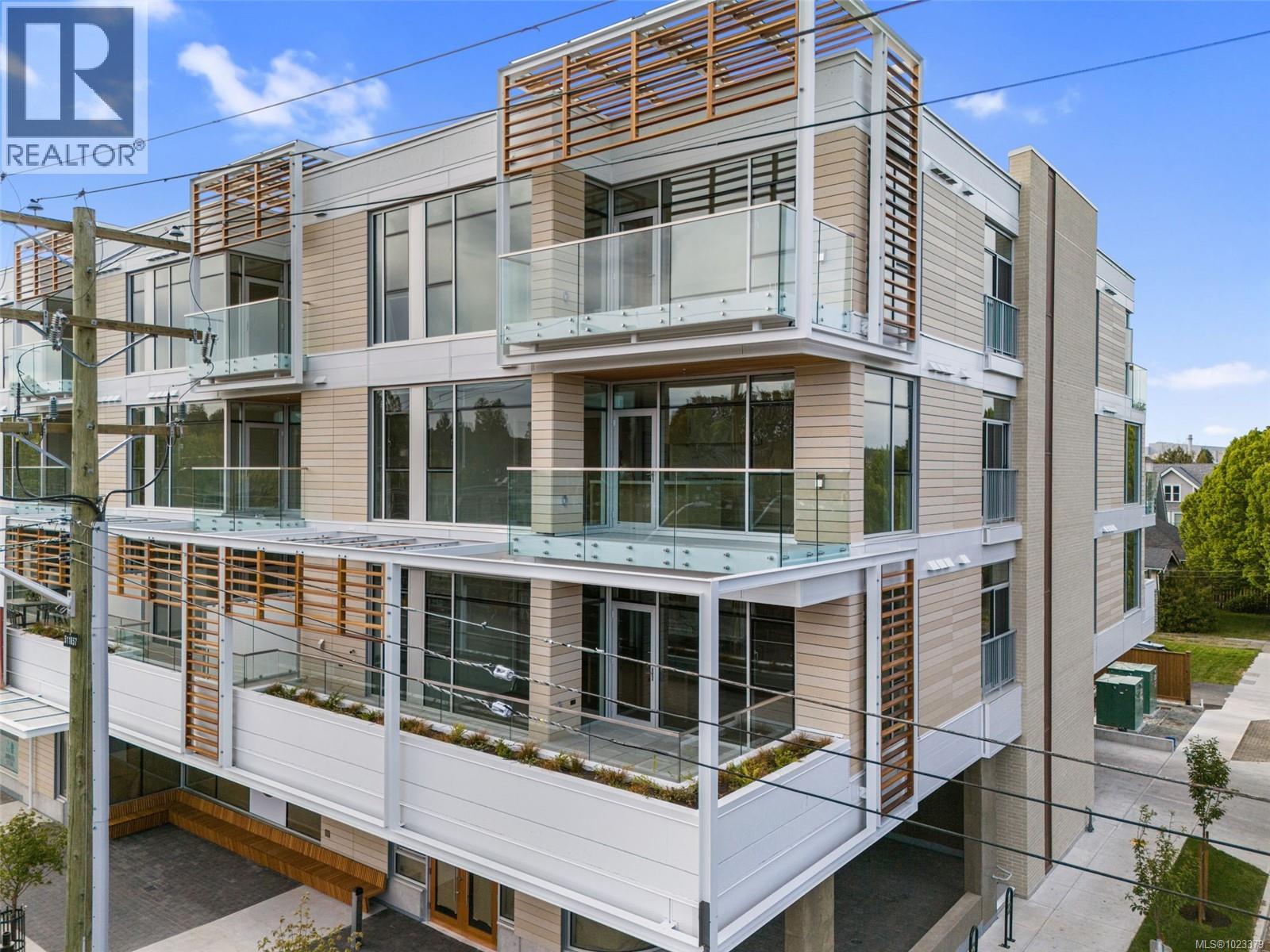 205 1916 Oak Bay Ave