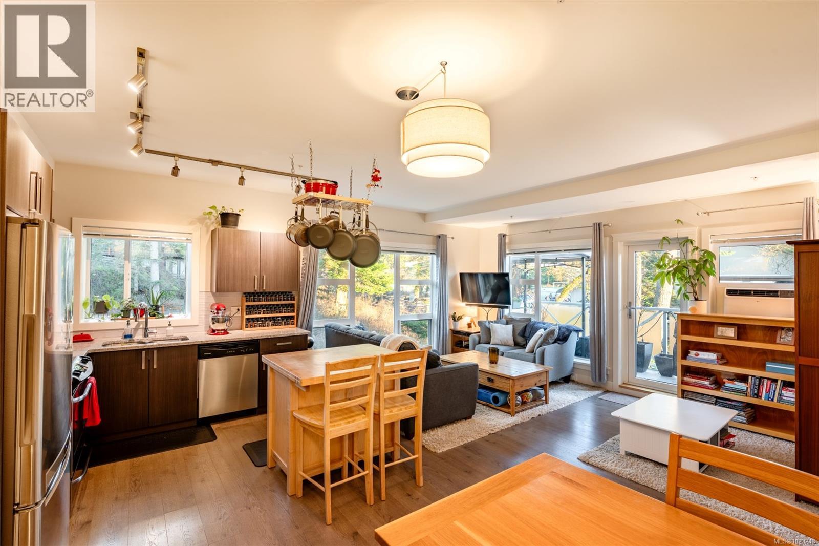 208 1900 Watkiss Way