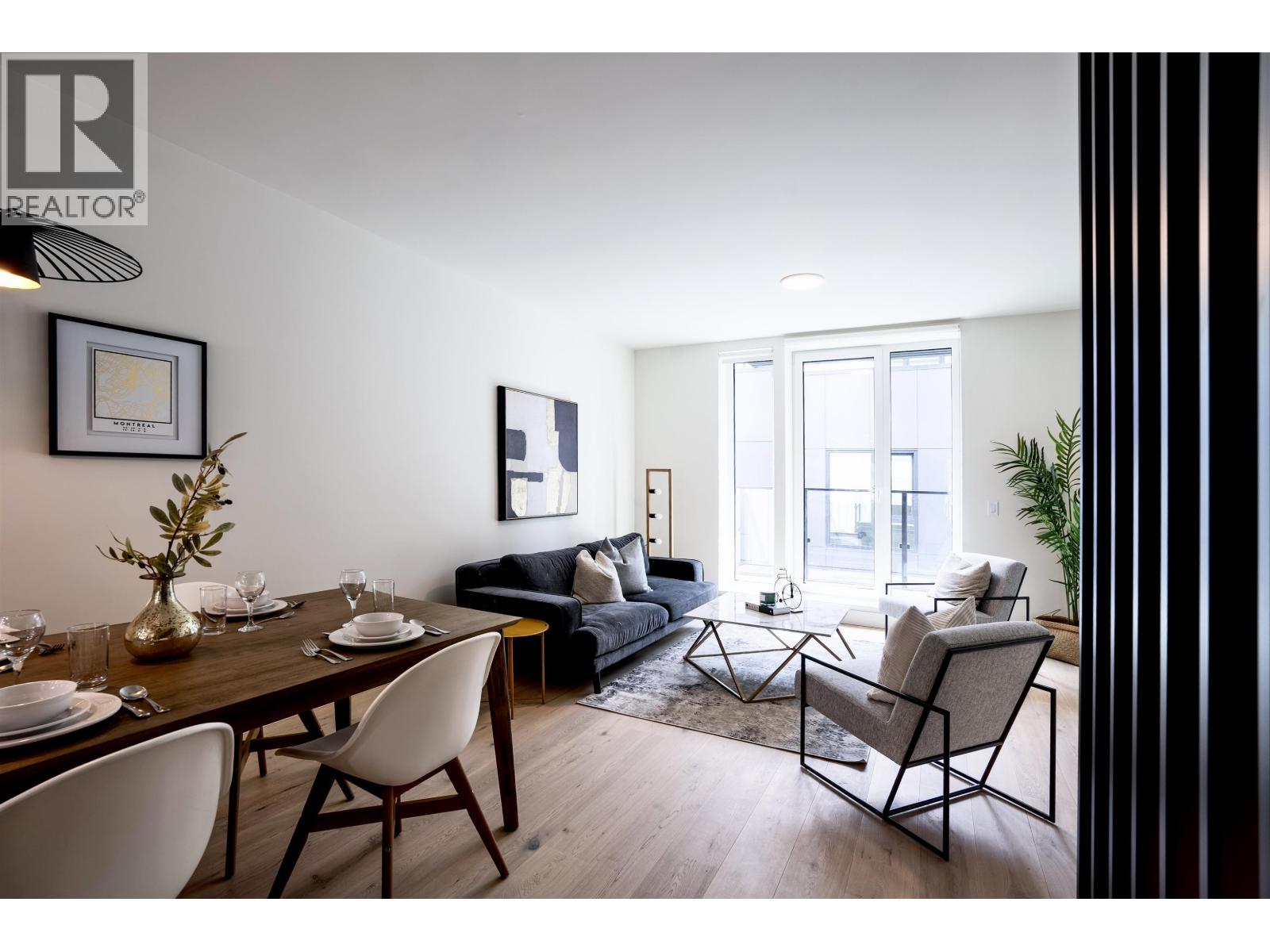 TH9 324 E RIDGEWAY AVENUE