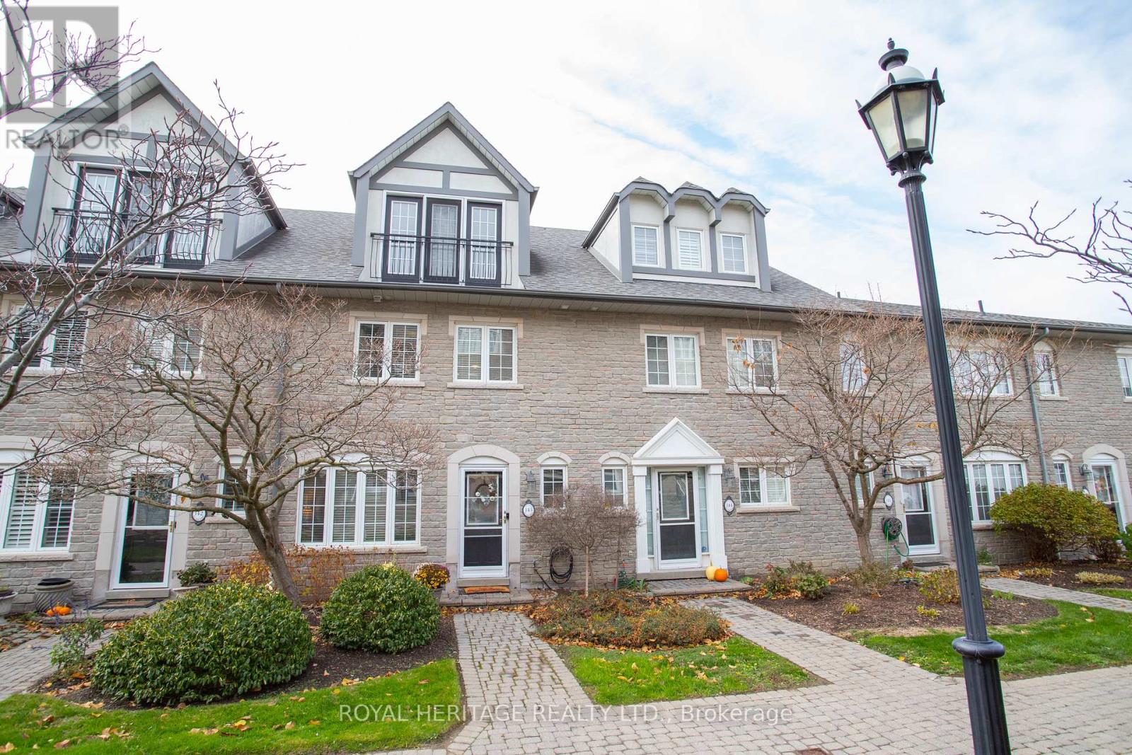 143 - 1995 ROYAL ROAD