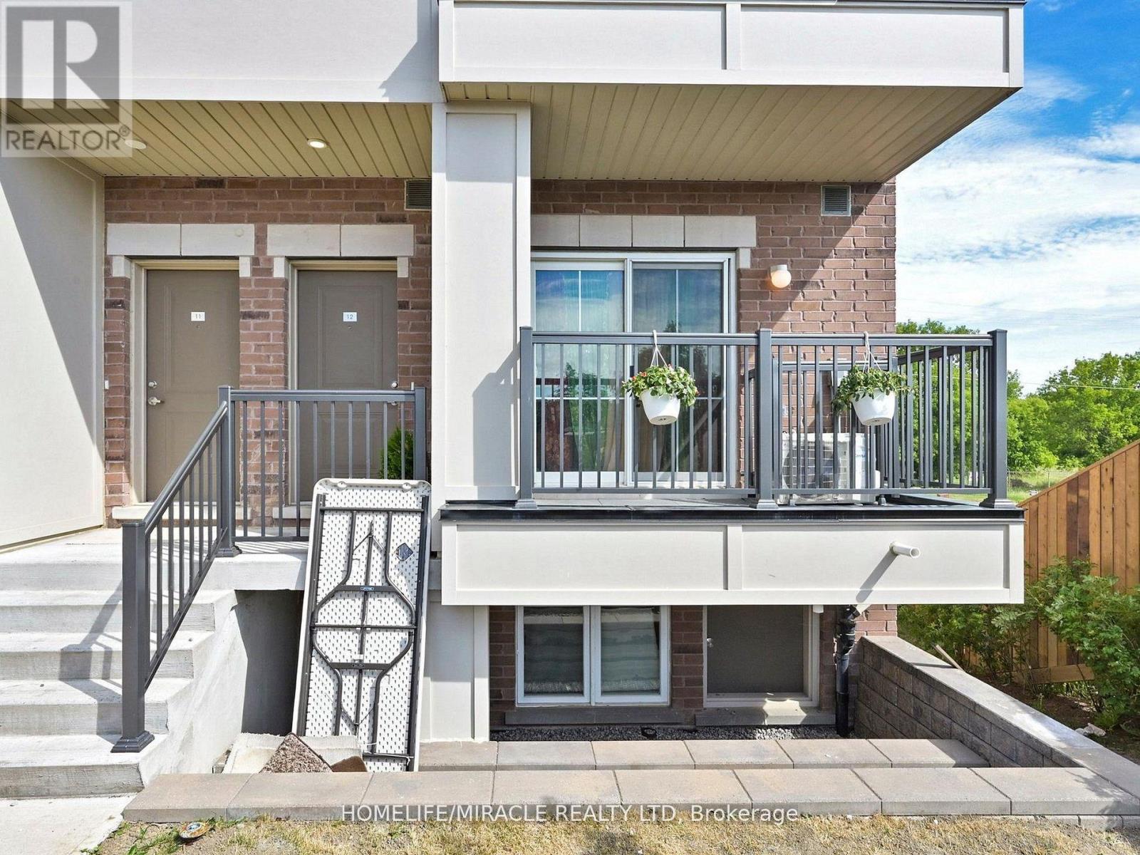 12 CORNER UNIT - 490 BERESFORD PATH