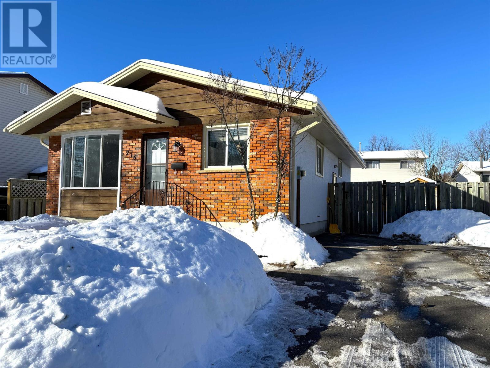 236 Fairbank CRES