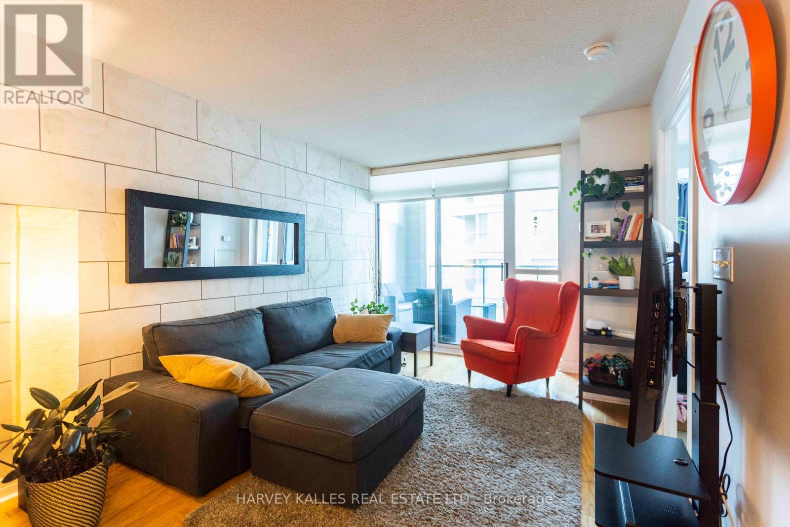 411 - 16 HARRISON GARDEN BOULEVARD