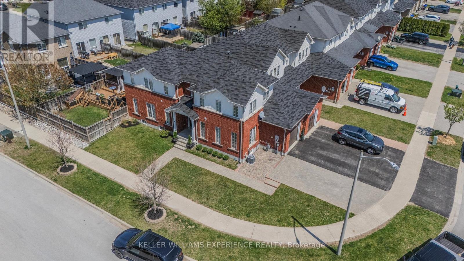 129 STONEMOUNT CRESCENT