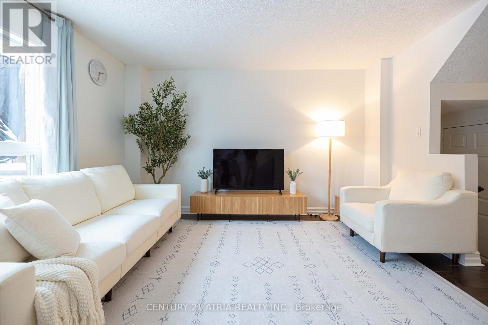 56 ROYAL CHAPIN CRESCENT