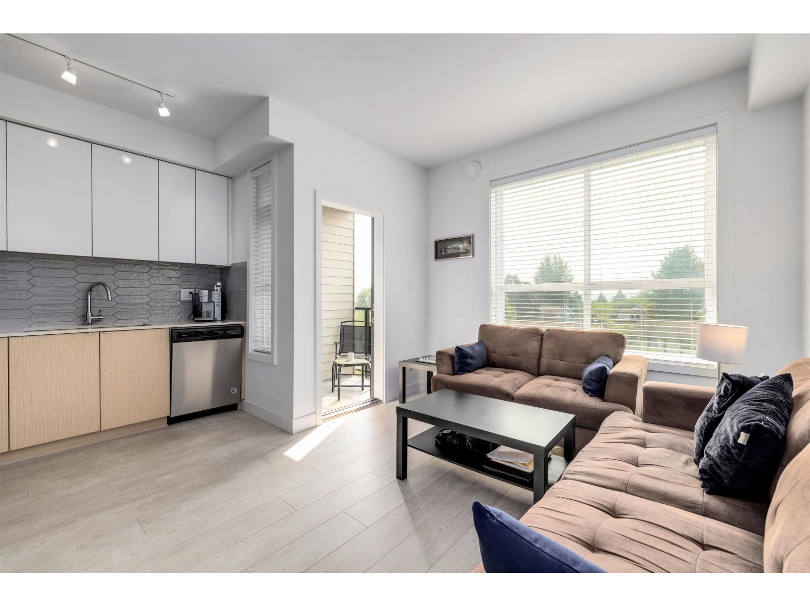 3033 19567 64TH AVENUE