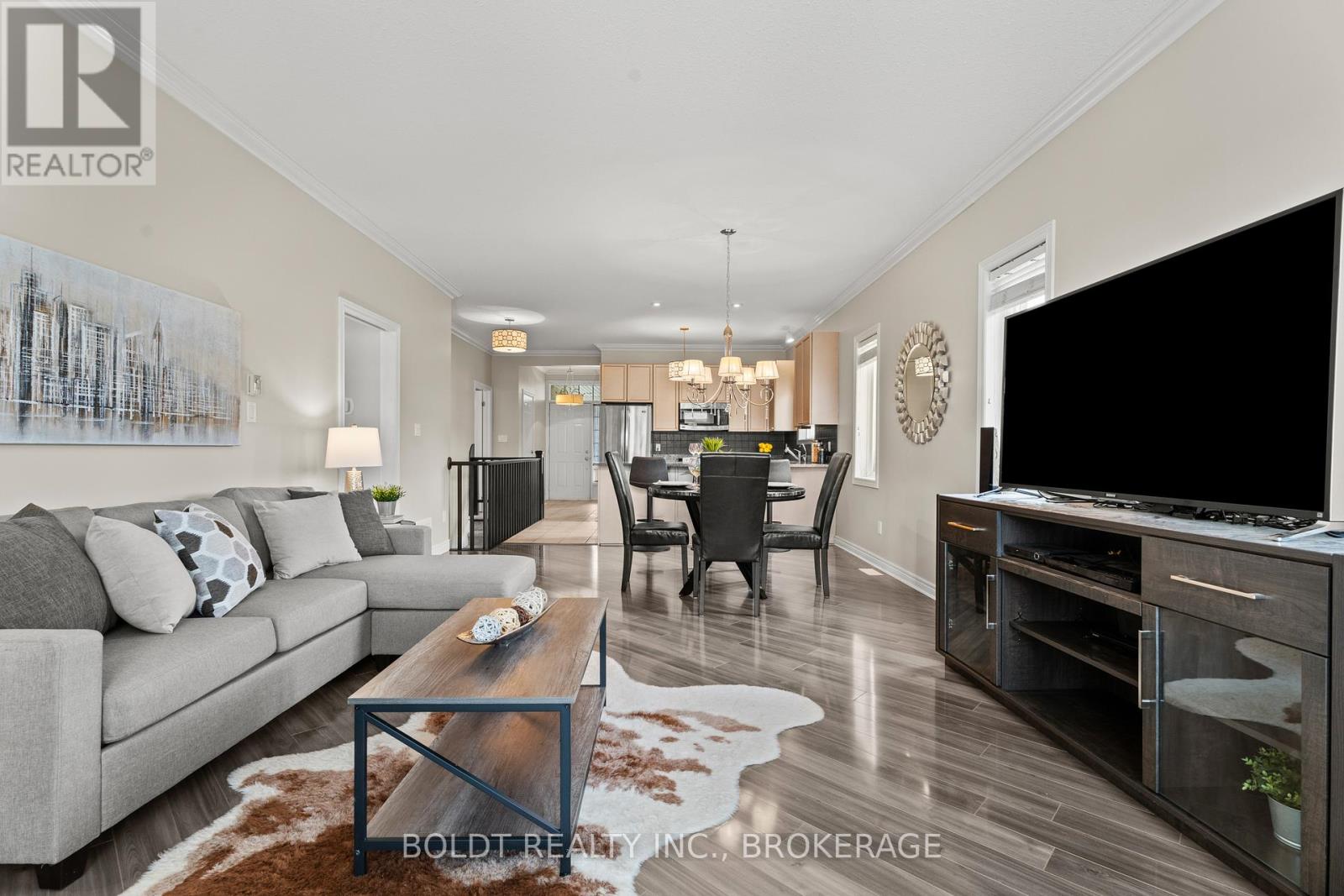 8 WILLOWLANDING COURT