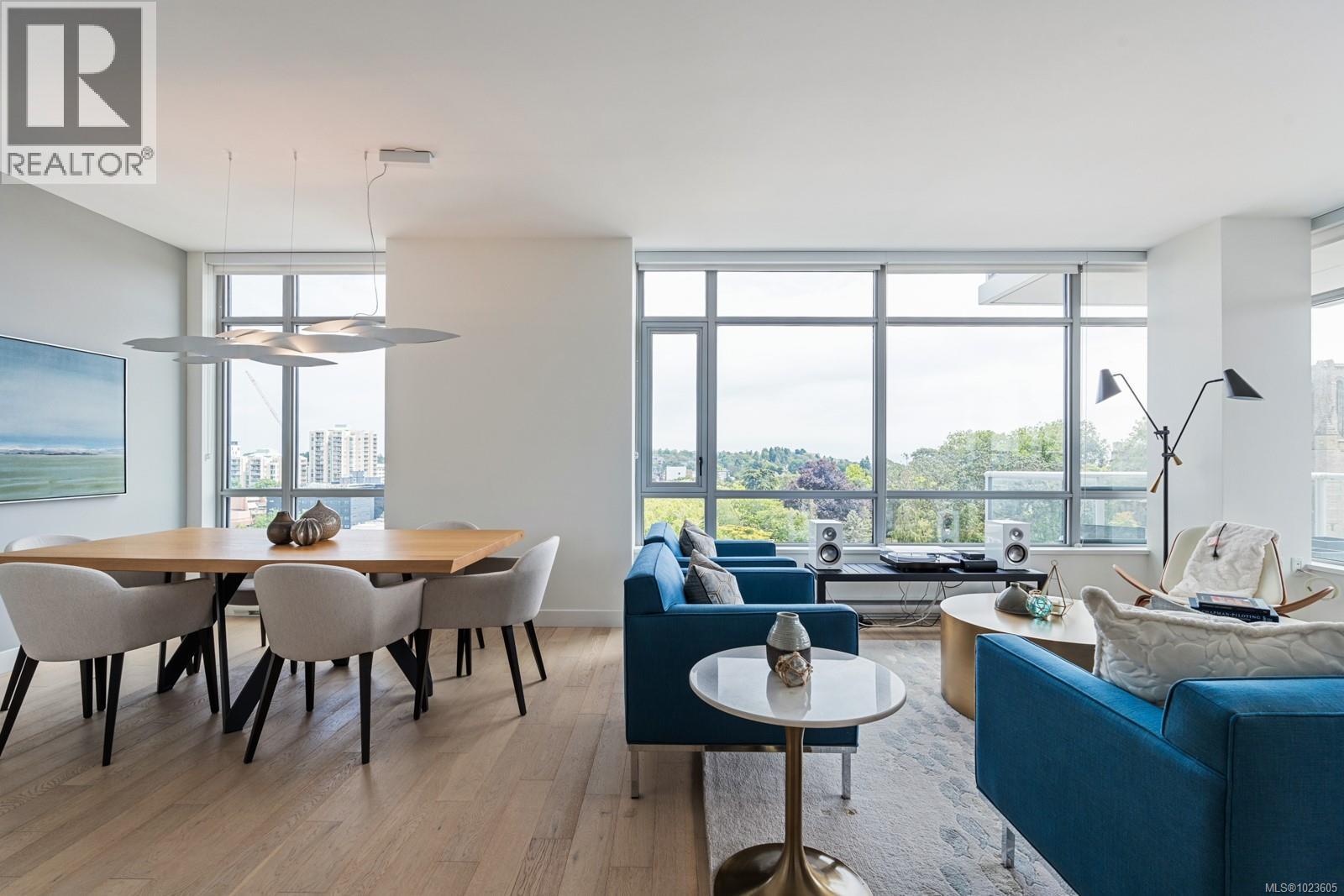 904 838 Broughton St