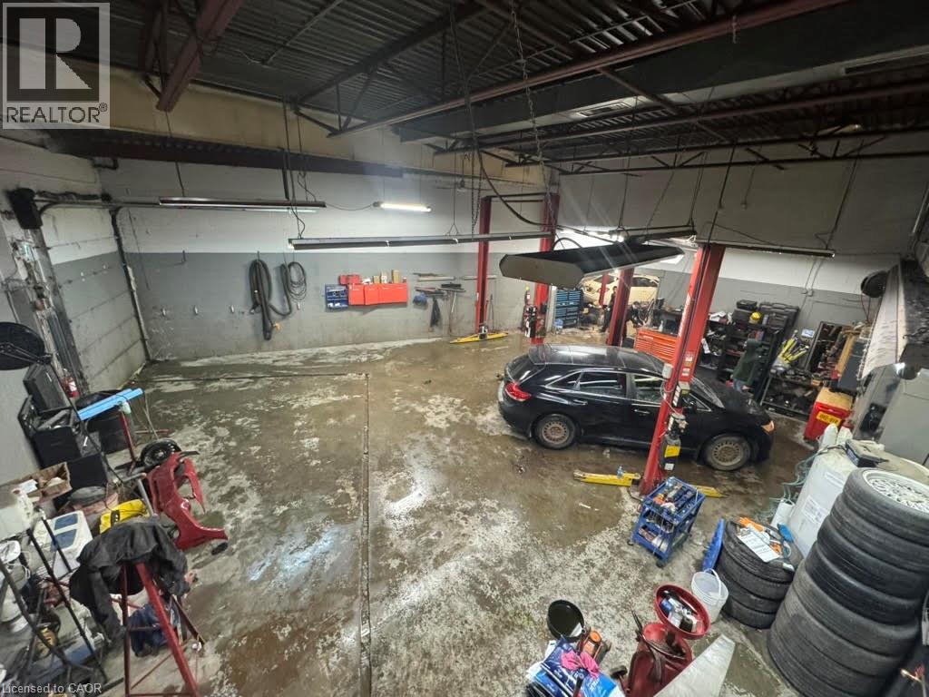 1659 VICTORIA Street N