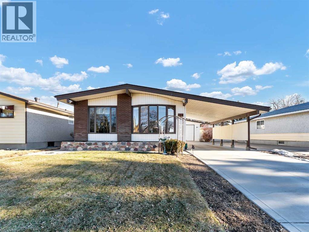 747 Lokier Avenue NW