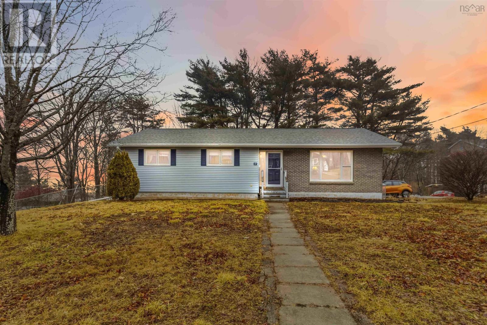 37 Westmount Heights