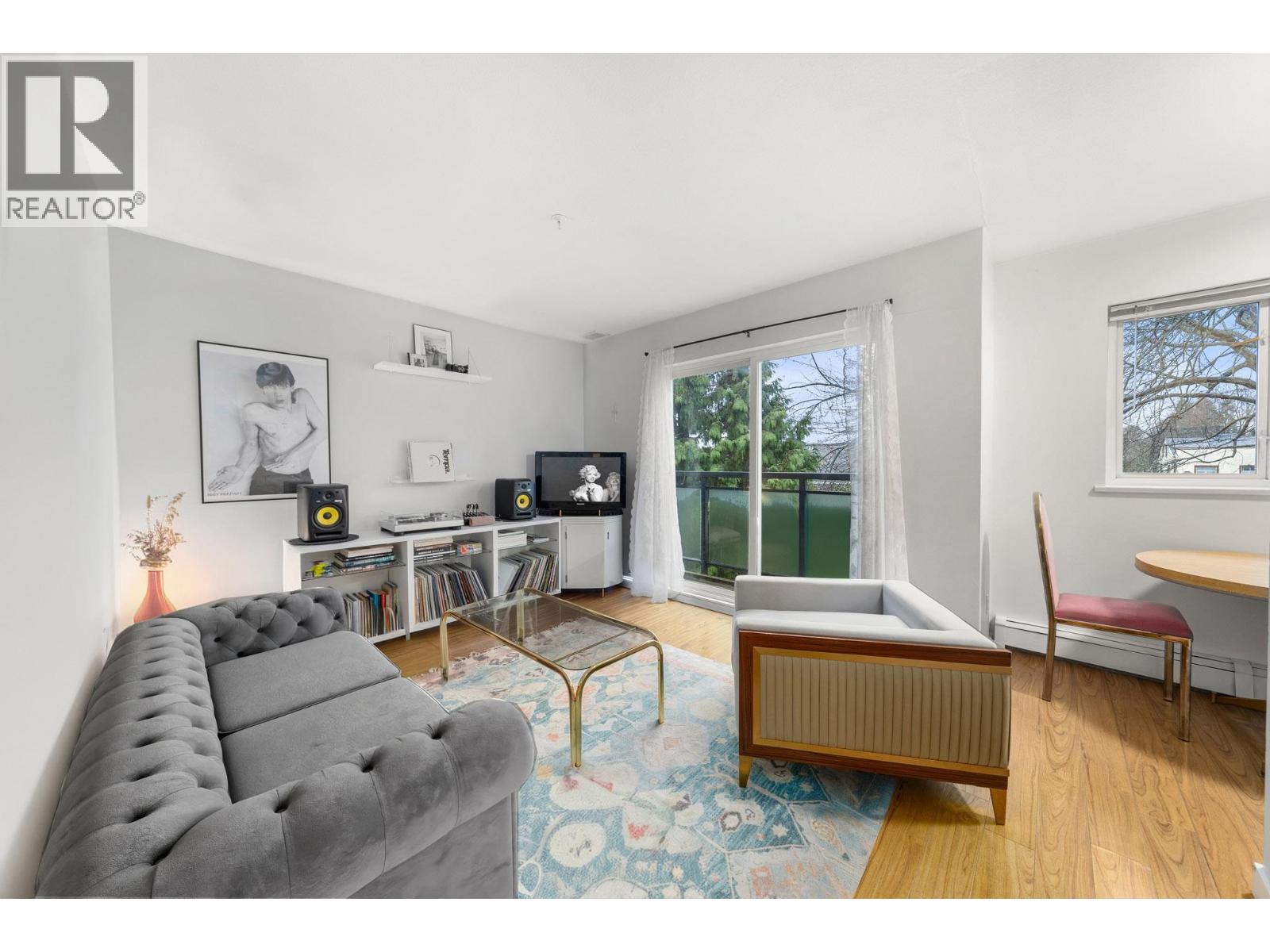 401 33 N TEMPLETON DRIVE