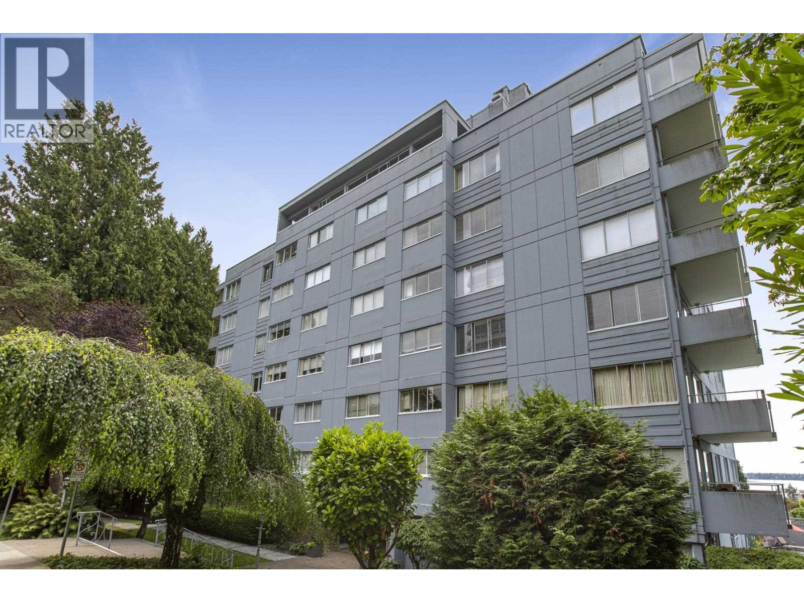 102 1730 DUCHESS AVENUE