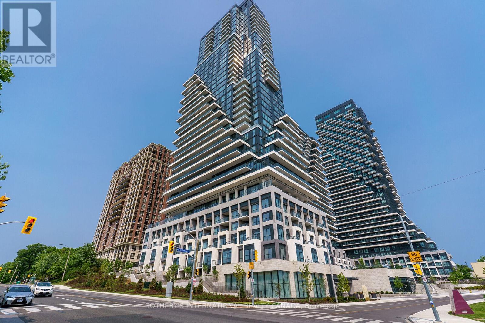 1101 - 10 INN ON THE PARK W