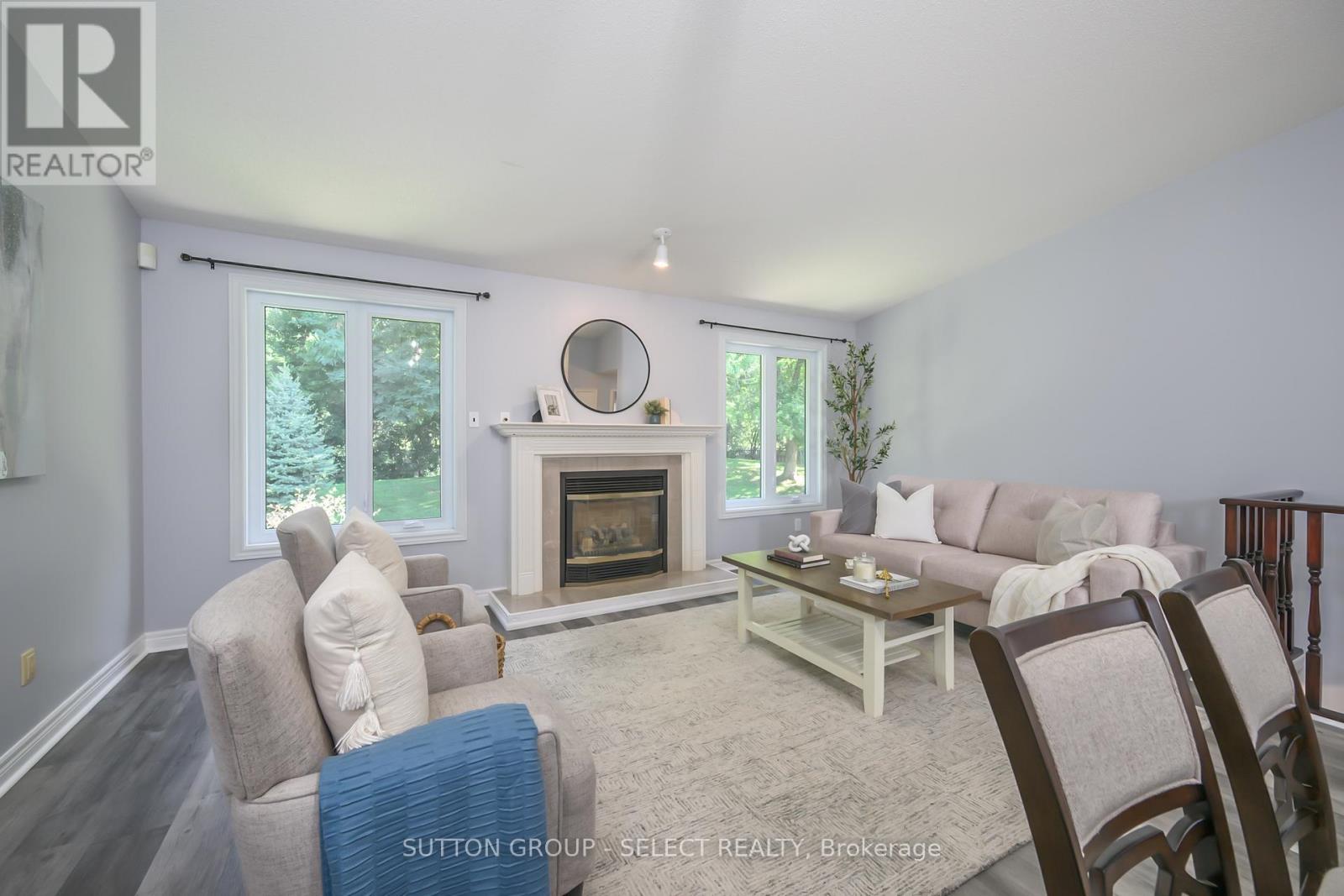 9 - 445 RIVERSIDE DRIVE