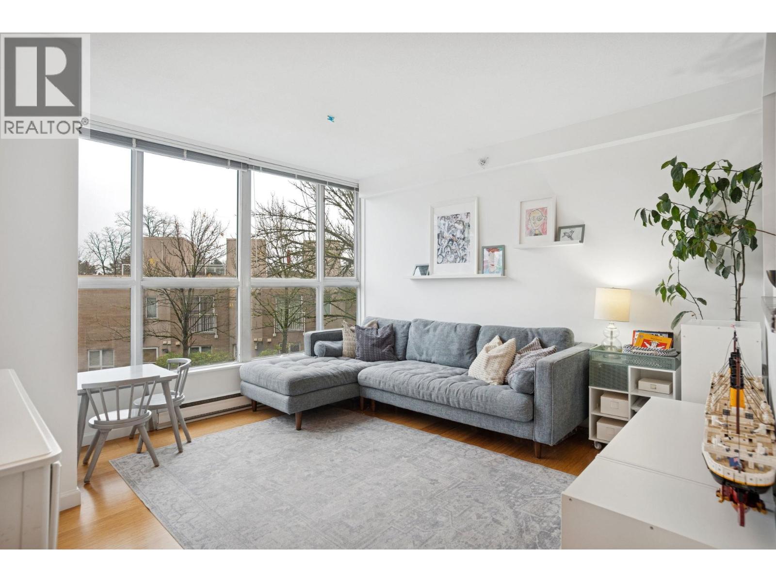 216 288 E 8TH AVENUE