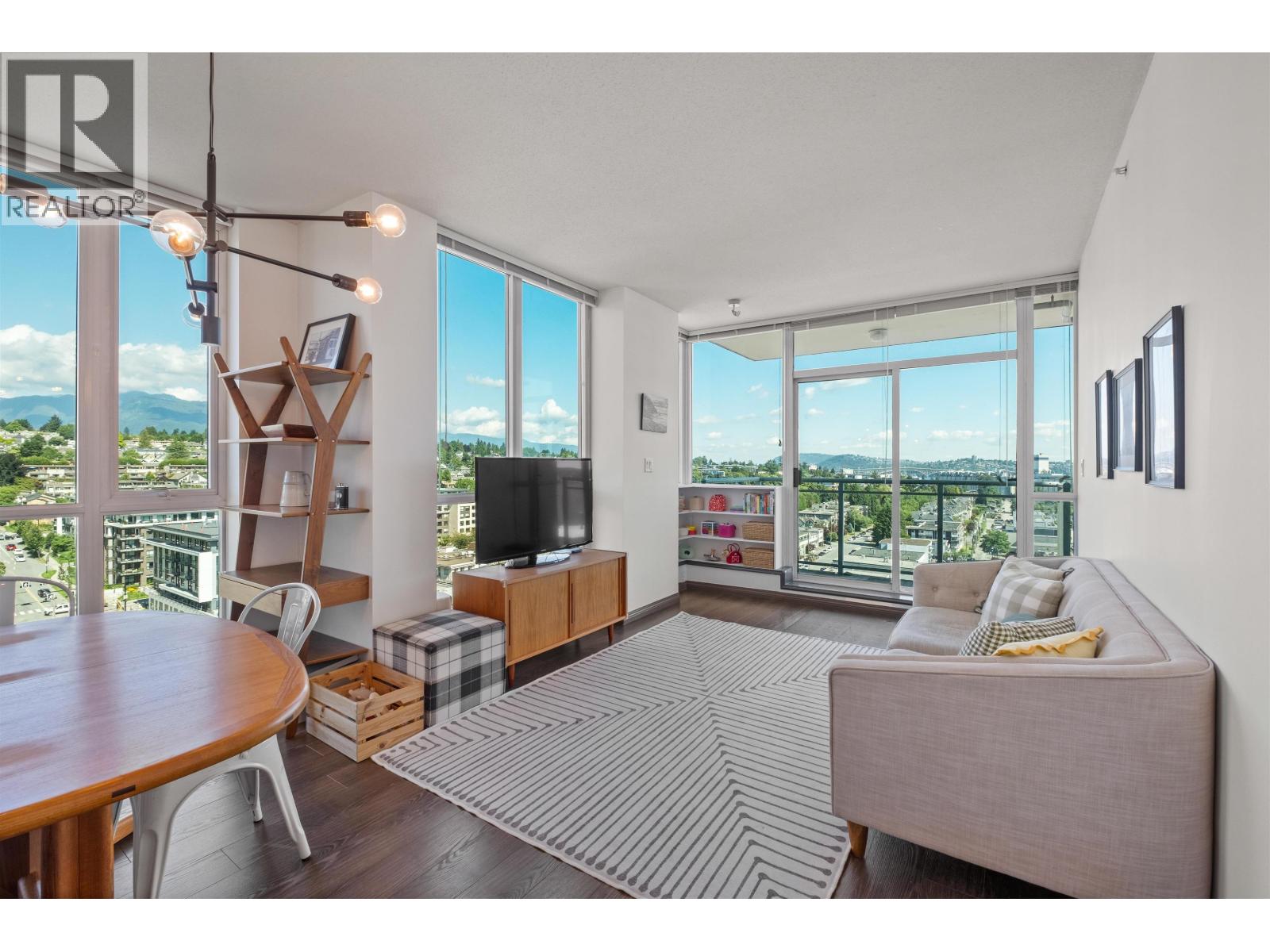 2001 188 E ESPLANADE