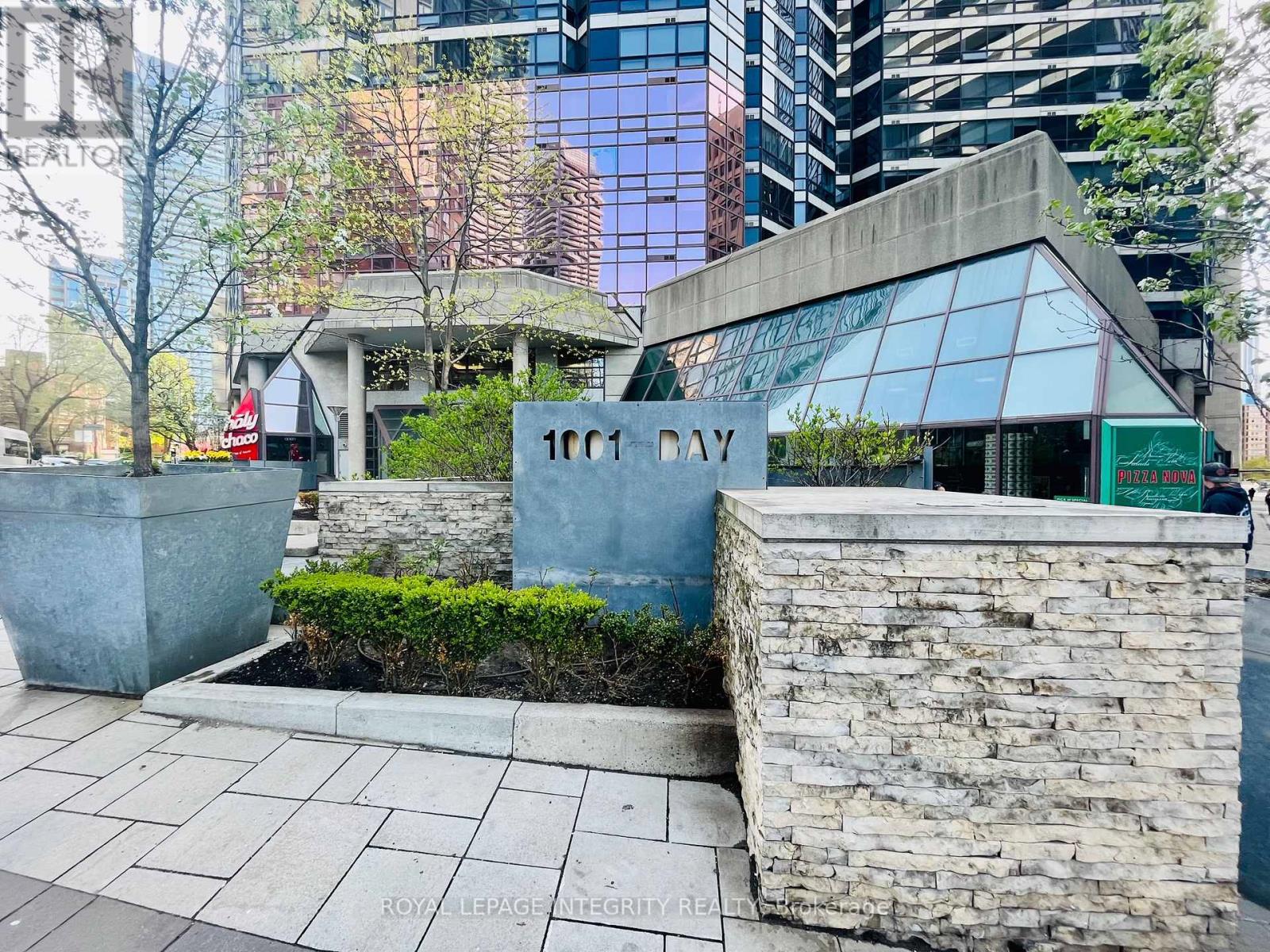 406 - 1001 BAY STREET