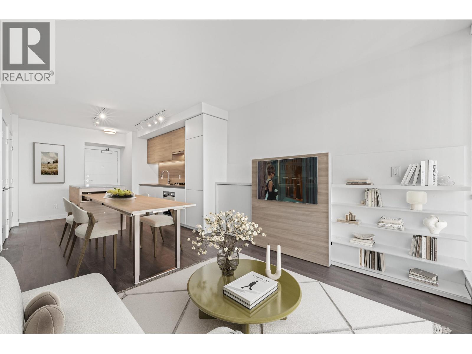 1106 652 WHITING WAY