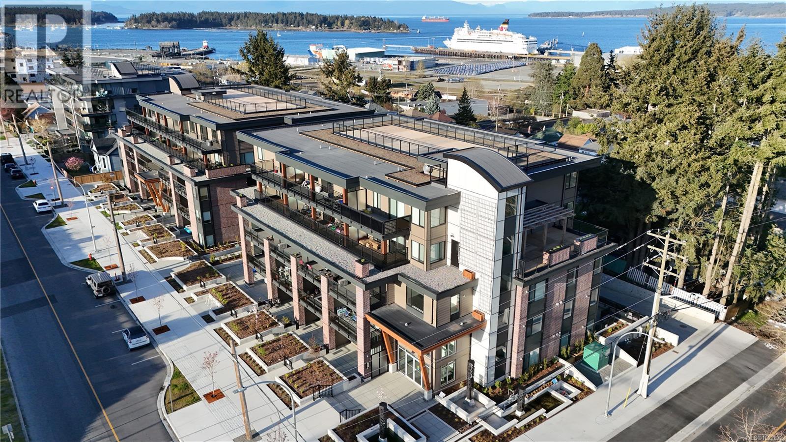 102 147 Haliburton St